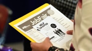Estados Unidos añadió 115.000 empleos en abril, superando las expectativas