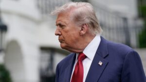 Trump elogia las ganancias laborales en abril y desliza a los demócratas en el post del Día de la Madre