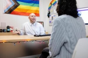 Los colegios de apoyo reducen el riesgo de suicidio LGBTQ+
