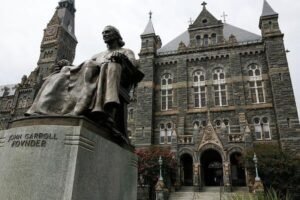 El antiguo presidente del noroeste se retira como portavoz de la ley de Georgetown
