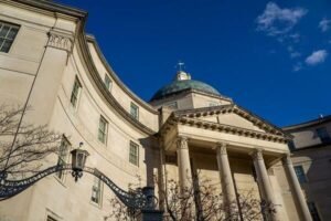 Yale Medical School violó la prohibición de admisiones por raza