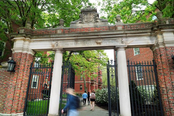Harvard_University_GettyImages-2213143916_edit.jpg