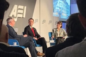 Debatir sobre cómo crear una responsabilidad en la educación superior en la AEI