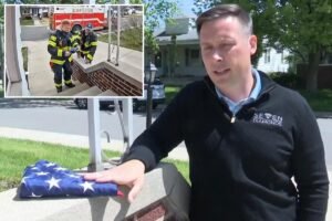 Un par de bomberos de Indiana devuelven una bandera estadounidense perdida a la casa de un extraño