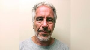 Un ex violonchelista dice que encontró una nota de suicidio de Jeffrey Epstein luego de un intento de suicidio anterior