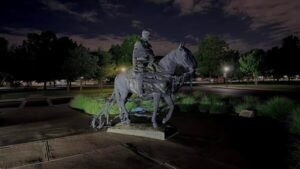 Mientras Texas Tech Board se reunió, los estudiantes asistieron a un funeral