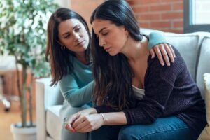 Querida Abby: ¿Debería alejarme de mi amigo con depresión?