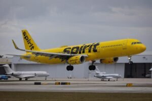 Spirit Airlines dice que cerrará su negocio con efecto inmediato