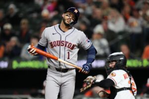 Carlos Correa de los Astros se perderá un tiempo importante tras sufrir una lesión en una práctica de bateo