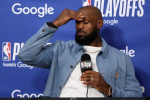 Expertos en lenguaje corporal analizan la rueda de prensa de LeBron James