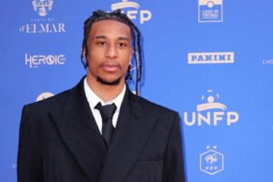 El extremo del Bayern de Múnich, Michel Olis, venció a Kylian Mbappé y fue nombrado mejor jugador francés en el extranjero