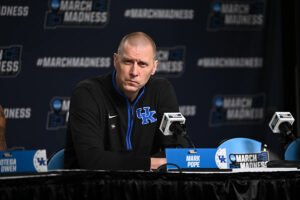 Explorando lo que hace cada miembro del equipo de GM de baloncesto de Kentucky