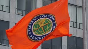 Un empleado de la FAA fue arrestado después de supuestamente usar una computadora de trabajo para amenazar a Trump