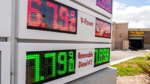 Después de meses de guerra con Irán, la gente en todo Estados Unidos dice que está sintiendo el estrés de los altos precios de la gasolina.