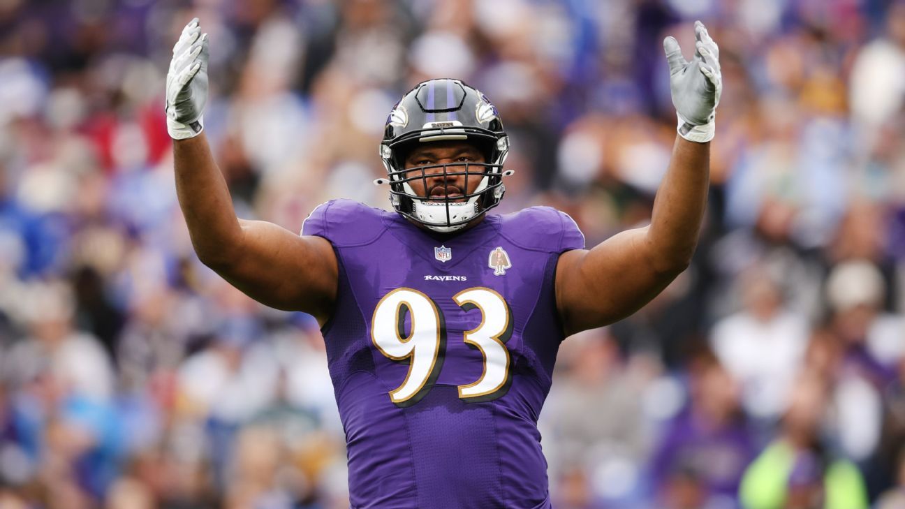 Fuente: Calais Campbell se reunirá con los Ravens para una temporada número 19