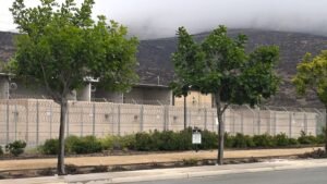 Se ha cerrado una agencia independiente que supervisa la mala conducta en los centros de detención de inmigrantes.
