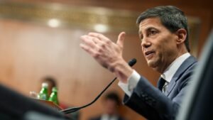 El Senado confirma al candidato a presidente de la Fed, Kevin Warsh, y pone fin al enfrentamiento sobre la investigación de Powell