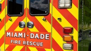 Una posible explosión de un barco en Miami envía más de una docena de personas al hospital: bomberos