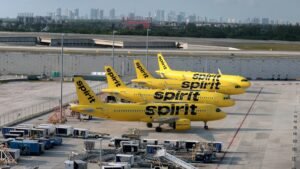 Las aerolíneas reducen y limitan las tarifas para los pasajeros de Spirit que quieran volver a reservar vuelos cancelados