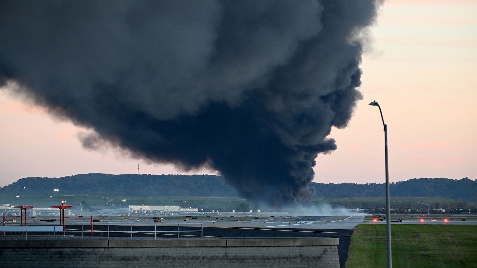 ups-plane-crash-gty-jt-260506_1778105814771_hpMain_16x9.jpg