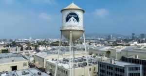 Ellison de Paramount subraya su promesa de hacer 30 películas al año cuando su empresa compre Warner Bros.
