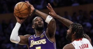 Por qué Deandre Ayton es importante para la sorpresa de los Lakers en los playoffs contra el Thunder