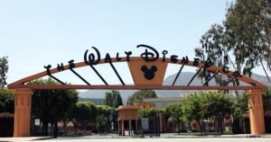 El comisario de la FCC se une a la lucha por la libertad de expresión de Disney