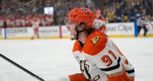 Playoffs de la NHL: Lucas Dostal y los Ducks vencieron a Las Vegas en el Juego 2