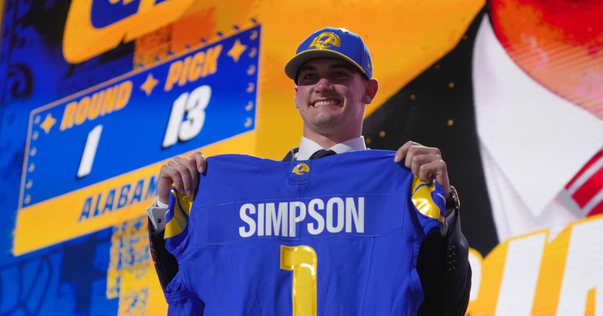 Ty Simpson no se dio cuenta de la controversia con los Rams eligiéndolo en el puesto 13.