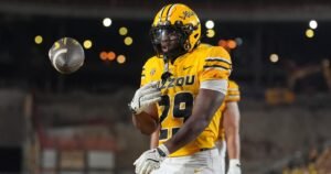 Missouri regresa al establo de tiro Ahmed Hardy