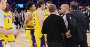 Cartas a los deportes: Ambos equipos cometieron faltas contra los Lakers en el segundo juego
