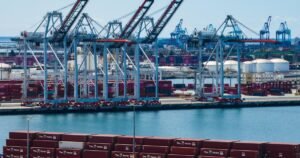 El tráfico del puerto de Los Ángeles aumenta en abril a pesar de la interrupción del comercio, el aumento de los costes del combustible