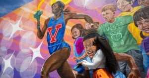 La medallista olímpica Brittany Brown, que alguna vez fue una niña ‘enferma’, ahora tiene un mural