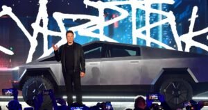 Hiltzik: Musk vendió miles de cibercamiones a sus propias empresas