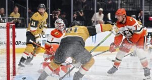 Ducks interceptados por Carter Hart en la derrota del Juego 1 ante Las Vegas