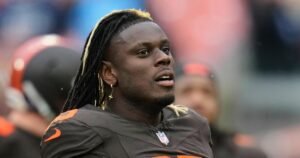 Los Chargers acordaron negociar por el ex ala cerrada de Cleveland David Njoku