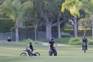 La policía dice que el video muestra al adolescente tallando los greens de un campo de golf de Florida en una aventura imprudente.