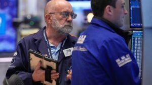 Wall Street subió, el petróleo se desplomó cuando China pidió un alto el fuego integral en la guerra entre Irán y Estados Unidos.