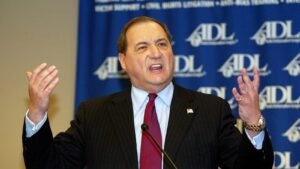 Abe Foxman, antiguo líder de la Liga Antidifamación y defensor de los judíos estadounidenses, muere a los 86 años