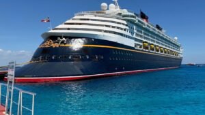 Las autoridades estadounidenses revocaron las visas de trabajadores de cruceros como parte de un caso de fotografía de abuso sexual infantil