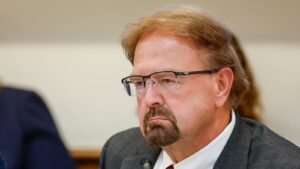 El representante Chuck Edwards enfrenta una investigación de ética de la Cámara por acusaciones de acoso