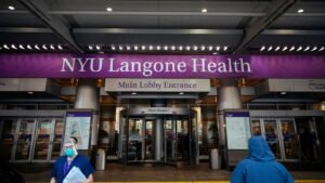 Los fiscales federales buscan información del Hospital de la Universidad de Nueva York sobre la atención de niños que afirma el género