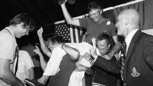 Ted Turner, un propietario escandaloso y un astuto hombre de negocios, revolucionó el mundo del deporte.