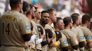 Padres anuncian acuerdo para vender equipo a grupo inversor liderado por Kwanza Jones y José E. Feliciano