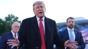 Trump dice que se planea instalar un jardín de esculturas en honor a estadounidenses prominentes a lo largo del río Potomac