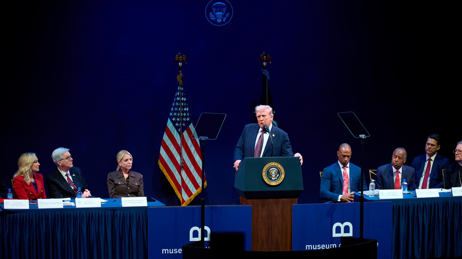 Rechazar la separación de la Iglesia y el Estado está en la lista de deseos de la Comisión de Libertad Religiosa de Trump