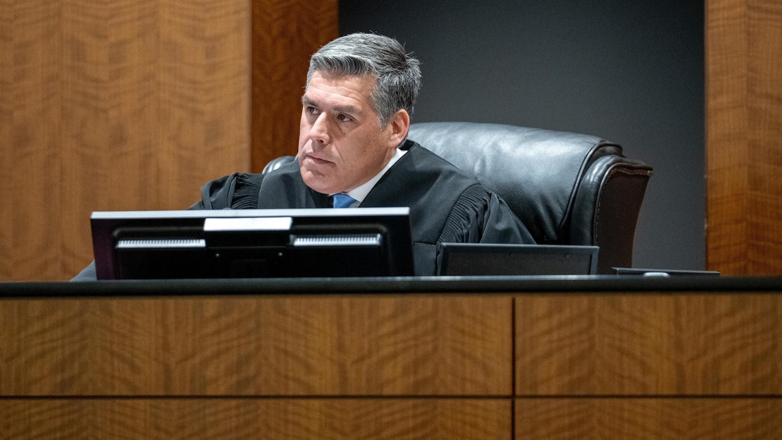 Un juez rechazó una solicitud del hombre acusado de matar a Charlie Kirk de prohibir las cámaras en la sala del tribunal.